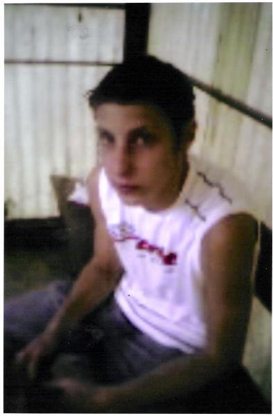 la c mon ptit frere cheri qui est parti sans m' avoir dis au revoir. julien ton absence grandie chaque jours qui passent ,ma vie est désormais changée; tu resteras a jamais dans mon coeur déchire
