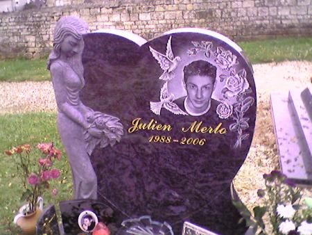 dans mon coeur a jamais tu demeure. JULIEN JE T AIMERAIS A TT JAMAIS.